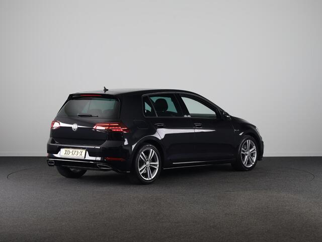 Volkswagen GOLF 1.5 TSI Highline Business R 150 PK | Automaat (DSG) | Navigatie | Camera | Digitaal dashboard
