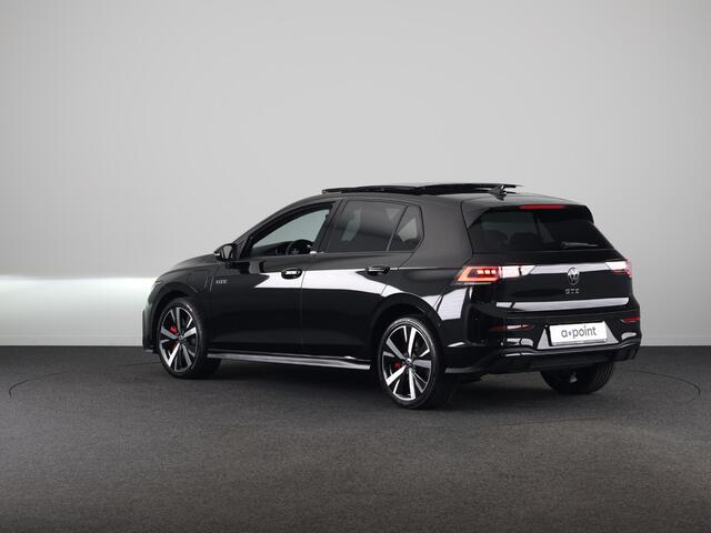 Volkswagen GOLF 1.5 eHybrid GTE 272 PK PHEV | Panorama dak | 18"Lm velgen | Trekhaak wegklapbaar | Head up display | Adaptieve demping |