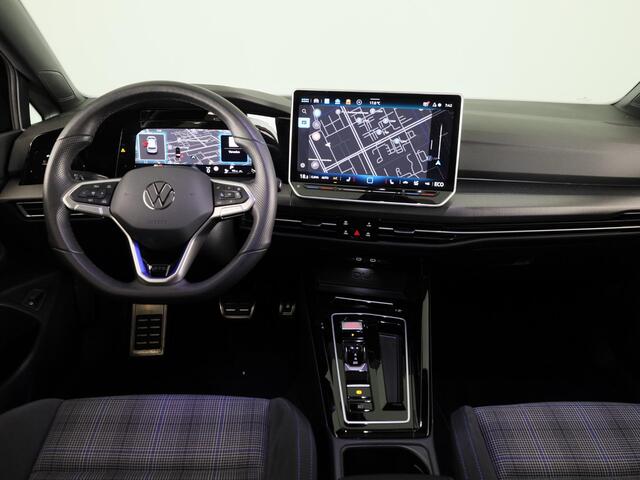 Volkswagen GOLF 1.5 eHybrid GTE 272 PK PHEV | Panorama dak | 18"Lm velgen | Trekhaak wegklapbaar | Head up display | Adaptieve demping |