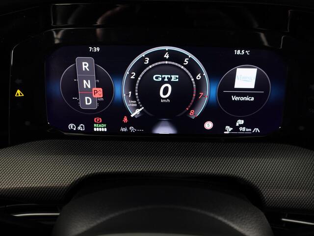 Volkswagen GOLF 1.5 eHybrid GTE 272 PK PHEV | Panorama dak | 18"Lm velgen | Trekhaak wegklapbaar | Head up display | Adaptieve demping |