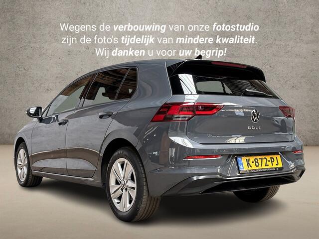 Volkswagen GOLF 1.5 TSI Sport (4 CILINDER, APPLE CARPLAY, GROOT NAVI, STUUR/STOELVERWARMING, KEYLESS, GETINT GLAS, PARKEERSENSOREN, NIEUWE APK, NIEUWSTAAT)