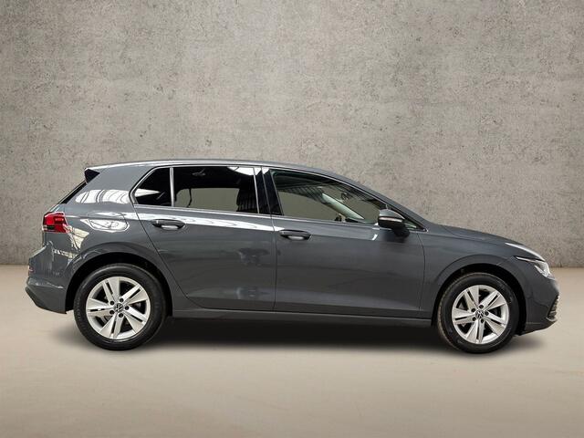 Volkswagen GOLF 1.5 TSI Sport (4 CILINDER, APPLE CARPLAY, GROOT NAVI, STUUR/STOELVERWARMING, KEYLESS, GETINT GLAS, PARKEERSENSOREN, NIEUWE APK, NIEUWSTAAT)