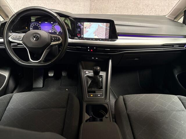 Volkswagen GOLF 1.5 TSI Sport (4 CILINDER, APPLE CARPLAY, GROOT NAVI, STUUR/STOELVERWARMING, KEYLESS, GETINT GLAS, PARKEERSENSOREN, NIEUWE APK, NIEUWSTAAT)