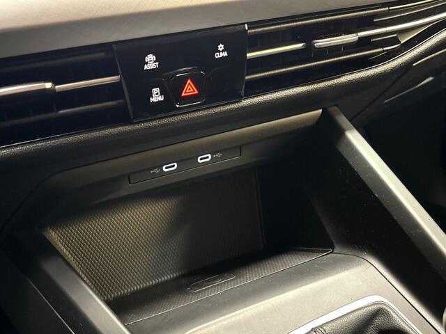 Volkswagen GOLF 1.5 TSI Sport (4 CILINDER, APPLE CARPLAY, GROOT NAVI, STUUR/STOELVERWARMING, KEYLESS, GETINT GLAS, PARKEERSENSOREN, NIEUWE APK, NIEUWSTAAT)