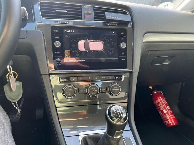 Volkswagen GOLF 1.0 TSI Comfortline / Achteruitrijcamera / Stoelverwarming / 16" LMV / App-Connect / Navigatie / Parkeersensoren V+A