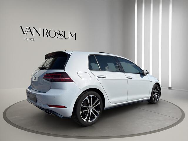 Volkswagen GOLF 1.5 TSI Highline Business R Pano | Stoel/Stuur verwarming | Led | Massage | 17"| Digitaal Display | Parksensor |