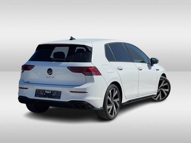 Volkswagen GOLF 1.5 eTSI 130PK Hand. R-Line / Black Style / Digital Cockpit Pro/ Achteruitrijcamera / 18'' LMV / VW