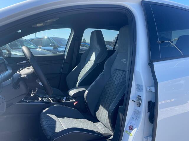 Volkswagen GOLF 1.5 eTSI 130PK Hand. R-Line / Black Style / Digital Cockpit Pro/ Achteruitrijcamera / 18'' LMV / VW