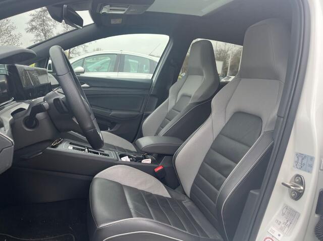 Volkswagen GOLF 1.4 DSG eHybrid 245pk GTE / Panoramadak / Leder Vienna / Memory / Stoelkoelling / Trekhaak / IQ LED Matrix / 18" LMV / Stuur en Stoelverwarming V+A / Head-Up Display / Alarm / Standkachel