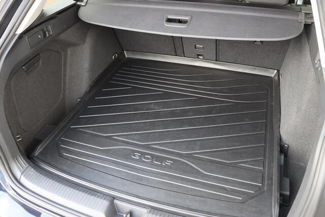 Volkswagen GOLF Variant 1.0 eTSI Life Business | Memory | Adaptive | Carplay