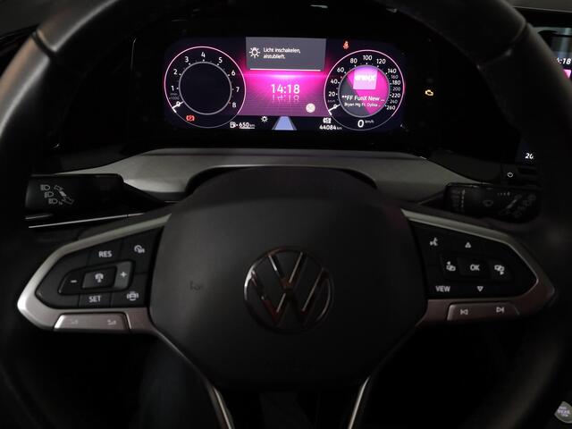 Volkswagen GOLF 1.0 TSI Life 110PK | Sfeerverlichting | Clima | Parkeersensoren | Lichtmetaal |