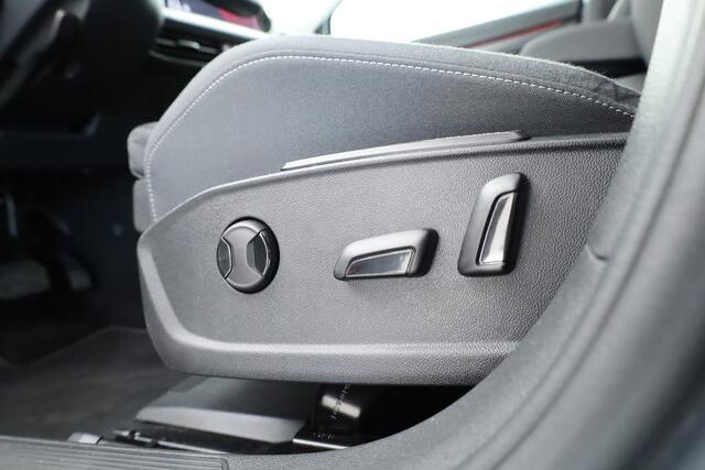 Volkswagen GOLF 1.5 eTSI Style DSG | HUD | Memory+Massage | Dodehoek | Camera+PDC | Stoelverw. | Dig. Cockpit | Nav+App. Connect | IQ Light V