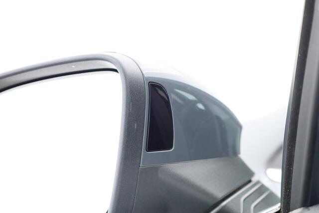 Volkswagen GOLF 1.5 eTSI Style DSG | HUD | Memory+Massage | Dodehoek | Camera+PDC | Stoelverw. | Dig. Cockpit | Nav+App. Connect | IQ Light V