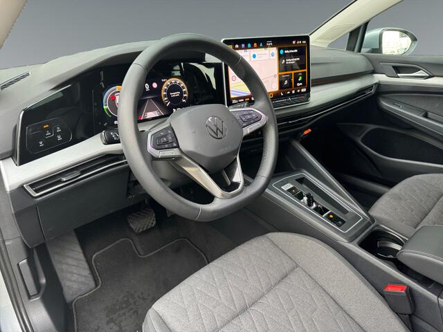 Volkswagen GOLF 1.5 eHybrid Life Edition Achteruitrijcamera | Parkeersensoren voor en achter | Stoelverwarming