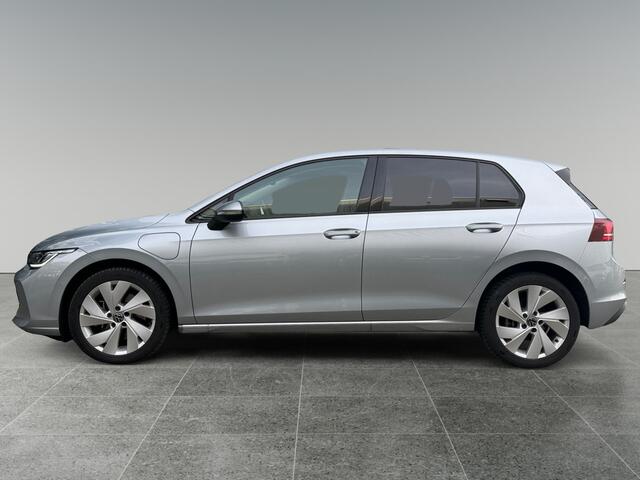 Volkswagen GOLF 1.5 eHybrid Life Edition Achteruitrijcamera | Parkeersensoren voor en achter | Stoelverwarming