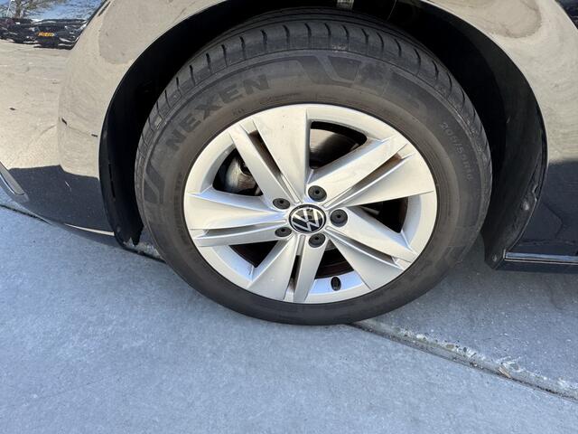 Volkswagen GOLF 1.0 TSI 110pk H6 Life Business Virtual Cockpit Massagestoel Navigatie Stoel- Stuurverwarming