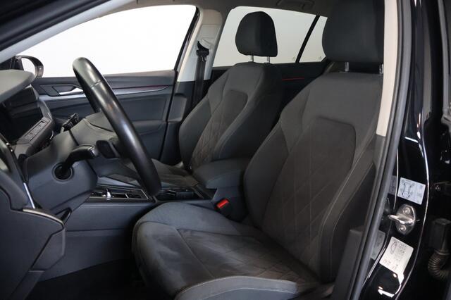 Volkswagen GOLF 1.5 eTSI Style DSG | Matrix | Memory | Carplay | navigatie