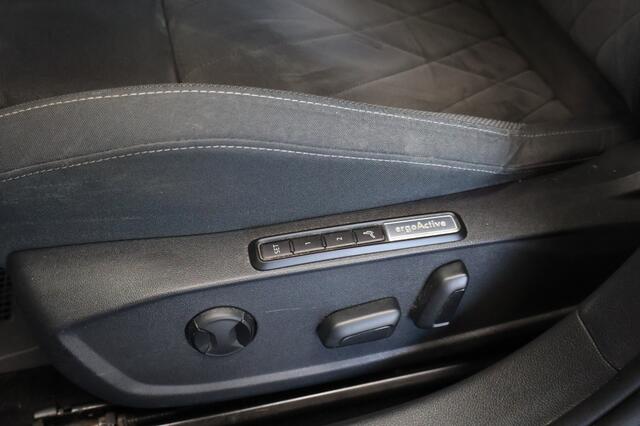 Volkswagen GOLF 1.5 eTSI Style DSG | Matrix | Memory | Carplay | navigatie