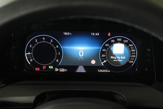 Volkswagen GOLF 1.5 eTSI Style Trekhaak | Pano | IQ Light | Keyless | Stoel/Stuurverw. | Carplay | LED Matrix | Privacy glass | 18" LMV | PDC V+A