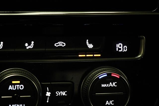 Volkswagen GOLF 2.0 TSI 4Motion R | PANORAMADAK | VW DEALER ONDERHOUDEN | 19"