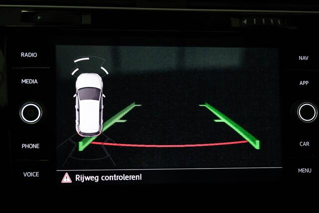 Volkswagen GOLF 2.0 TSI 4Motion R | PANORAMADAK | VW DEALER ONDERHOUDEN | 19"