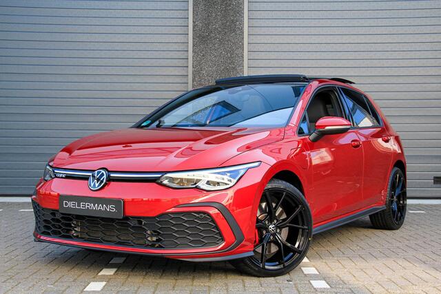 Volkswagen GOLF 1.4 eHybrid DSG GTE | Pano | IQ | Elektrische trekhaak | Winter pack premium | Kings red metallic | Vol in de opties