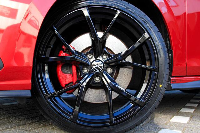 Volkswagen GOLF 1.4 eHybrid DSG GTE | Pano | IQ | Elektrische trekhaak | Winter pack premium | Kings red metallic | Vol in de opties