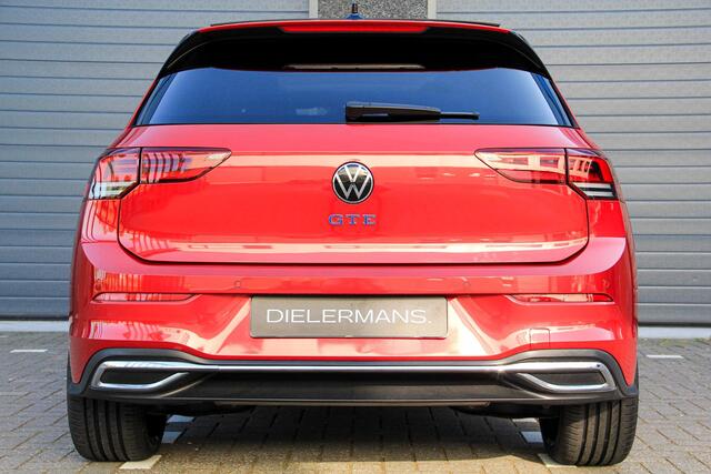 Volkswagen GOLF 1.4 eHybrid DSG GTE | Pano | IQ | Elektrische trekhaak | Winter pack premium | Kings red metallic | Vol in de opties