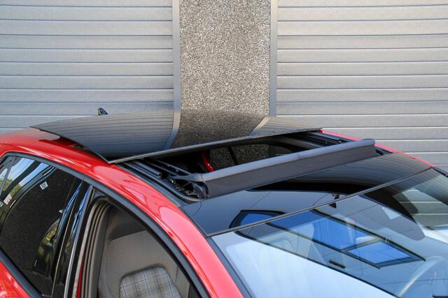 Volkswagen GOLF 1.4 eHybrid DSG GTE | Pano | IQ | Elektrische trekhaak | Winter pack premium | Kings red metallic | Vol in de opties