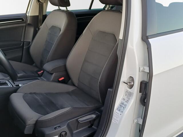 Volkswagen GOLF 1.5 TSI Highline R /R-Line/Camera/Digi Dash/Cruise/18"/Navi/