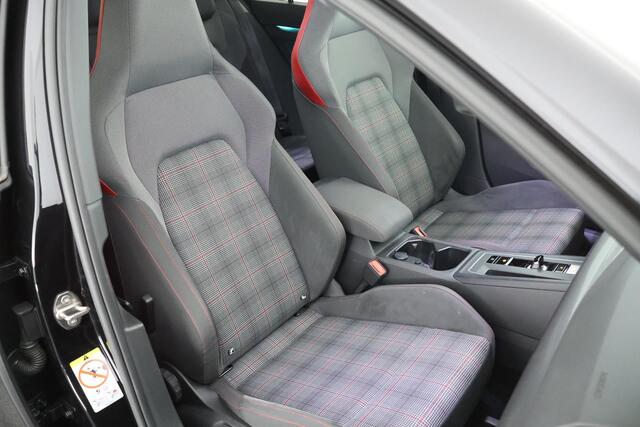 Volkswagen GOLF 2.0 TSI 245pk DSG GTI Trekhaak Camera h/k DCC Stoelverwarming Keyless Virtual Cockpit Navigatie