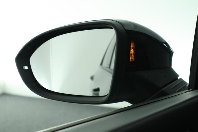 Volkswagen GOLF 2.0 TSI 245pk DSG GTI Trekhaak Camera h/k DCC Stoelverwarming Keyless Virtual Cockpit Navigatie