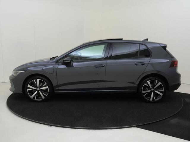 Volkswagen GOLF Life Edition eHybrid | 'App-Connect' draadloze smartphone integratie | Achterbank in ongelijke delen neerklapbaar incl. middenarmsteun en doorlaadmogelijkheid | Afstandscontrolesysteem (Front Assist)