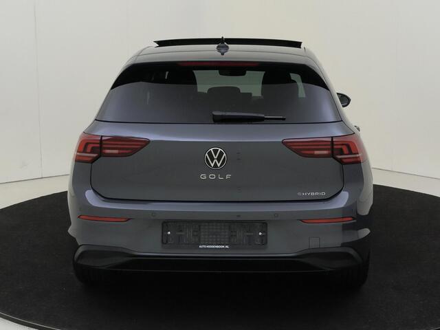 Volkswagen GOLF Life Edition eHybrid | 'App-Connect' draadloze smartphone integratie | Achterbank in ongelijke delen neerklapbaar incl. middenarmsteun en doorlaadmogelijkheid | Afstandscontrolesysteem (Front Assist)