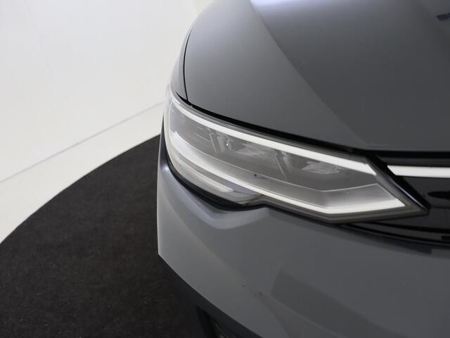 Volkswagen GOLF Life Edition eHybrid | 'App-Connect' draadloze smartphone integratie | Achterbank in ongelijke delen neerklapbaar incl. middenarmsteun en doorlaadmogelijkheid | Afstandscontrolesysteem (Front Assist)