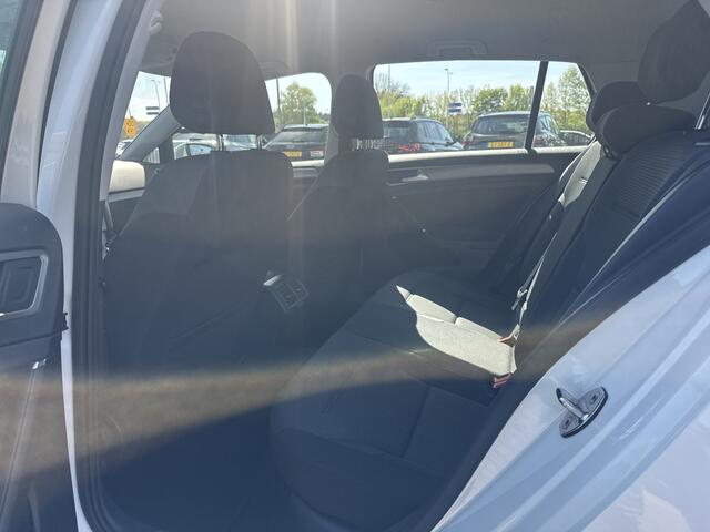 Volkswagen GOLF 1.0 TSI Comfortline 116pk / CarPlay / Parkeerhulp V+A / 16'' / DAB / Cruise Control