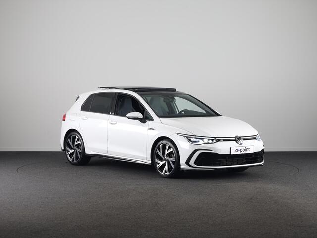 Volkswagen GOLF 1.5 eTSI R-Line 150 pk Automaat (DSG) | Navigatie | Panoramadak | Parkeersensoren (Park assist) | Achteruitrijcamera | Stoelverwarming | R-Line |