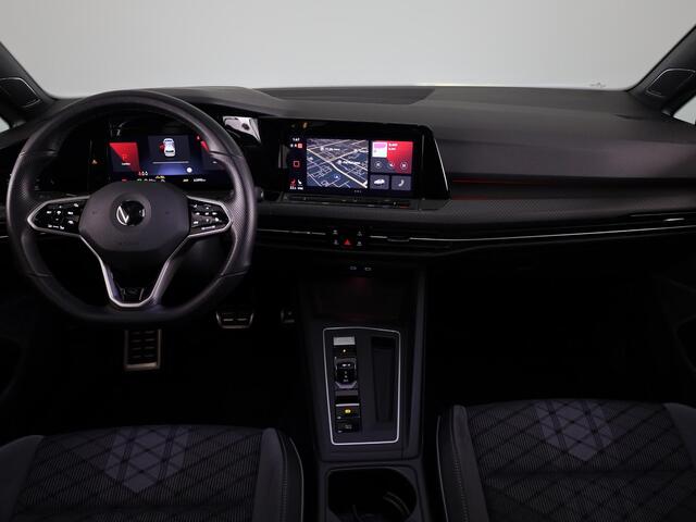 Volkswagen GOLF 1.5 eTSI R-Line 150 pk Automaat (DSG) | Navigatie | Panoramadak | Parkeersensoren (Park assist) | Achteruitrijcamera | Stoelverwarming | R-Line |
