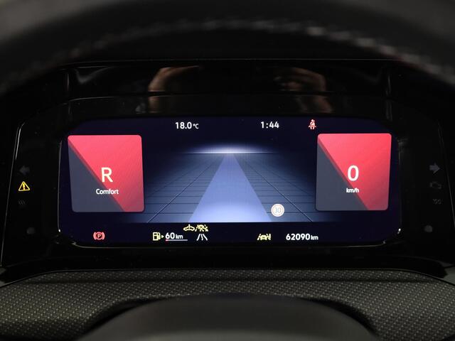 Volkswagen GOLF 1.5 eTSI R-Line 150 pk Automaat (DSG) | Navigatie | Panoramadak | Parkeersensoren (Park assist) | Achteruitrijcamera | Stoelverwarming | R-Line |