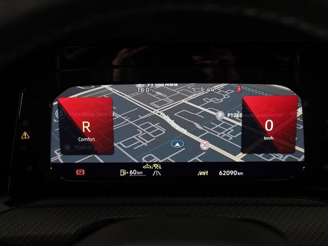 Volkswagen GOLF 1.5 eTSI R-Line 150 pk Automaat (DSG) | Navigatie | Panoramadak | Parkeersensoren (Park assist) | Achteruitrijcamera | Stoelverwarming | R-Line |