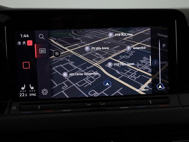 Volkswagen GOLF 1.5 eTSI R-Line 150 pk Automaat (DSG) | Navigatie | Panoramadak | Parkeersensoren (Park assist) | Achteruitrijcamera | Stoelverwarming | R-Line |