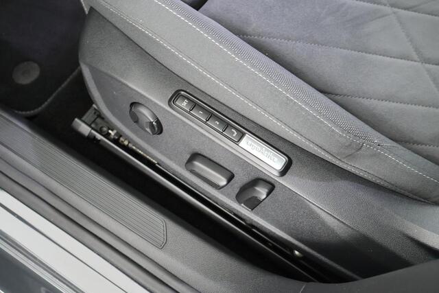 Volkswagen GOLF 1.4 204pk eHybrid Style Memory Stoelverwarming ACC Virtual Cockpit Navigatie