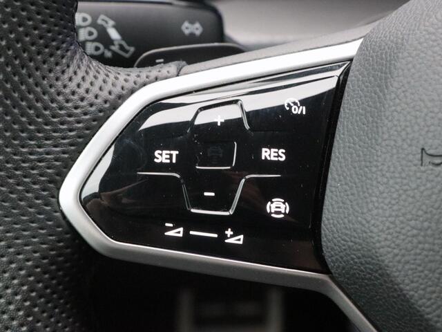 Volkswagen GOLF 1.4 eHybrid 245 Pk Automaat GTE | Adaptive Cruise | Parkeersensoren | Carplay | Climatronic | Navigatie | 17 Inch | 35.879 Km !!