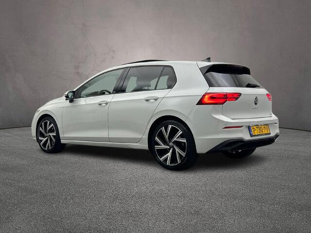 Volkswagen GOLF Life Business 1.0 eTSI 110pk DSG Automaat Panoramadak, Adaptive cruise control, Achteruitrijcamera, Navigatie, LED koplampen, Stoelverwarming