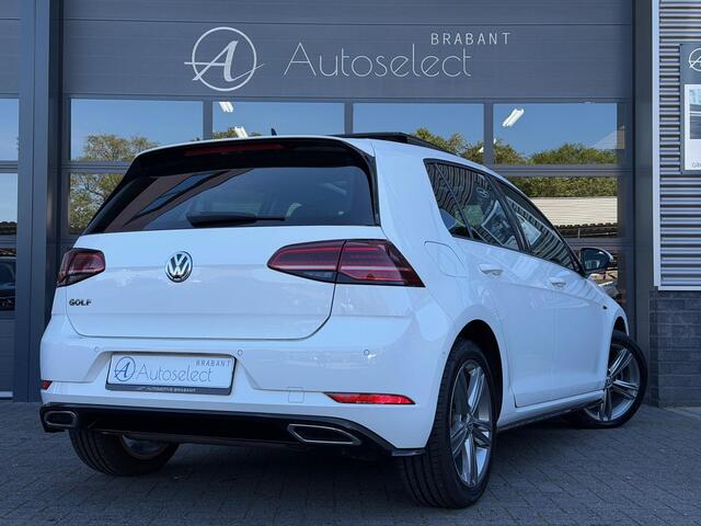 Volkswagen GOLF 1.5 TSI Highline R-Line Pano Navi Camera