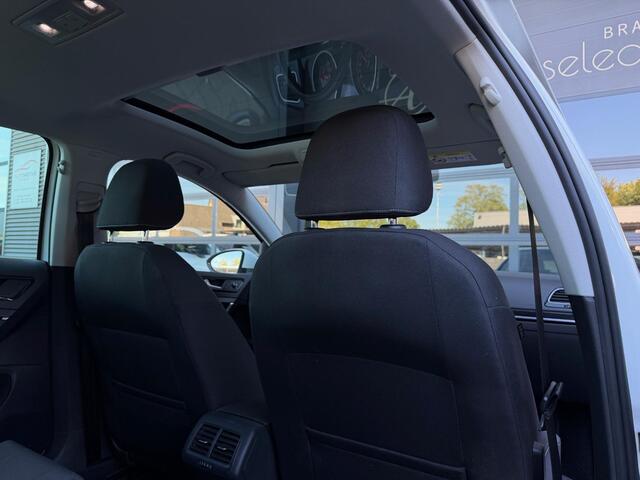 Volkswagen GOLF 1.5 TSI Highline R-Line Pano Navi Camera