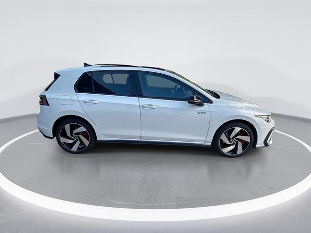 Volkswagen GOLF 1.5 eHybrid 272pk DSG GTE · SOH 100% · Panoramadak · Camera · Head-Up Display · Matrix LED · Stuur- & Stoelverwarming · ACC · Apple/Android Car Play · Garantie t/m 07-05-2030 of 100.000km