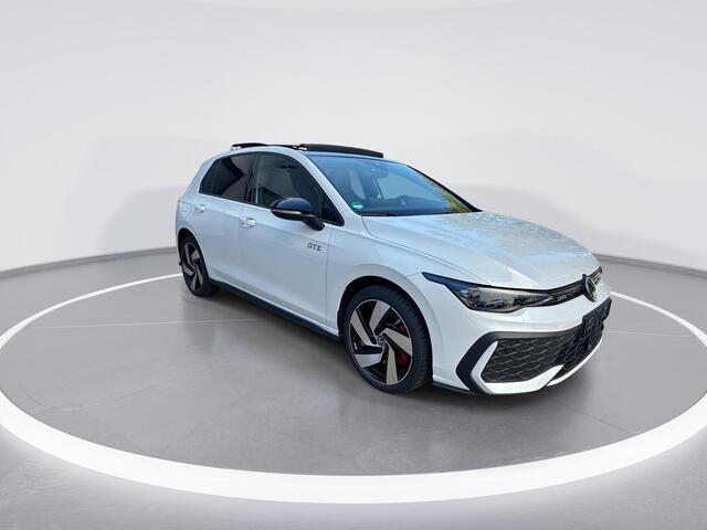 Volkswagen GOLF 1.5 eHybrid 272pk DSG GTE · SOH 100% · Panoramadak · Camera · Head-Up Display · Matrix LED · Stuur- & Stoelverwarming · ACC · Apple/Android Car Play · Garantie t/m 07-05-2030 of 100.000km