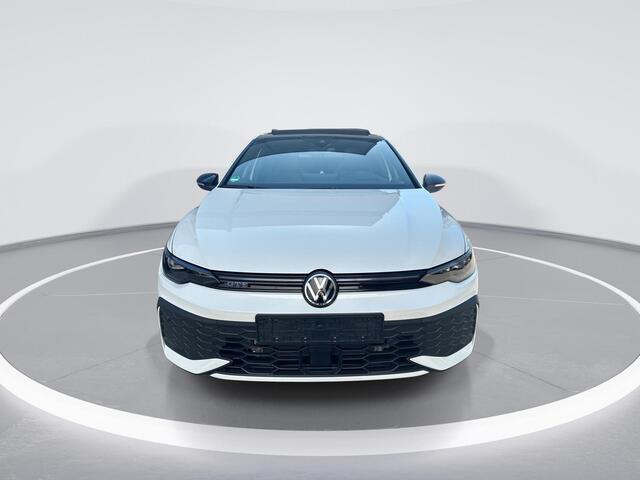 Volkswagen GOLF 1.5 eHybrid 272pk DSG GTE · SOH 100% · Panoramadak · Camera · Head-Up Display · Matrix LED · Stuur- & Stoelverwarming · ACC · Apple/Android Car Play · Garantie t/m 07-05-2030 of 100.000km