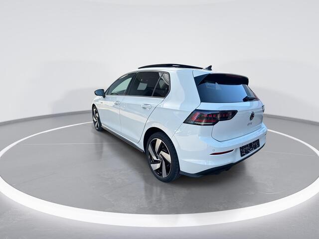 Volkswagen GOLF 1.5 eHybrid 272pk DSG GTE · SOH 100% · Panoramadak · Camera · Head-Up Display · Matrix LED · Stuur- & Stoelverwarming · ACC · Apple/Android Car Play · Garantie t/m 07-05-2030 of 100.000km